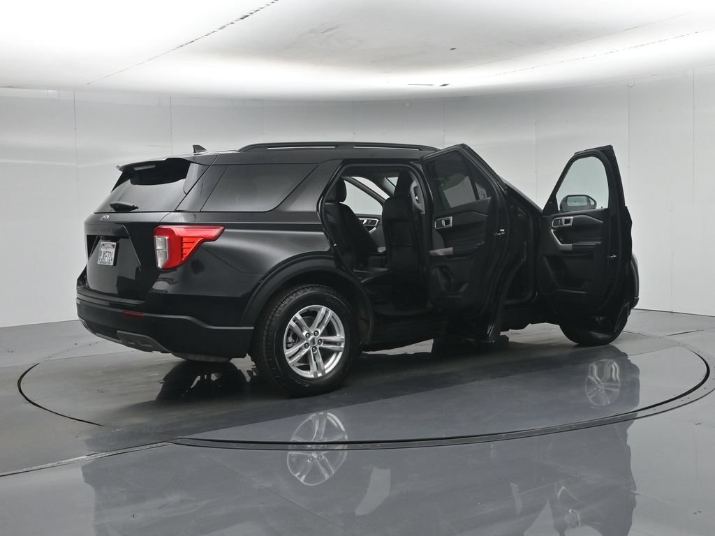 Certified 2023 Ford Explorer XLT w/ Equipment Group 202A RWD image 6