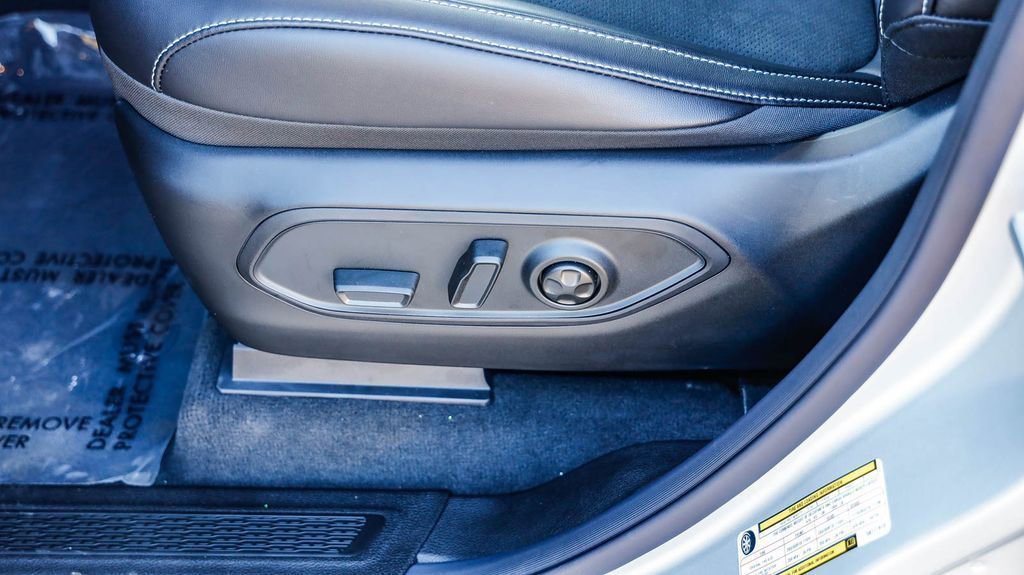 New 2025 Jeep Grand Cherokee Altitude image 23