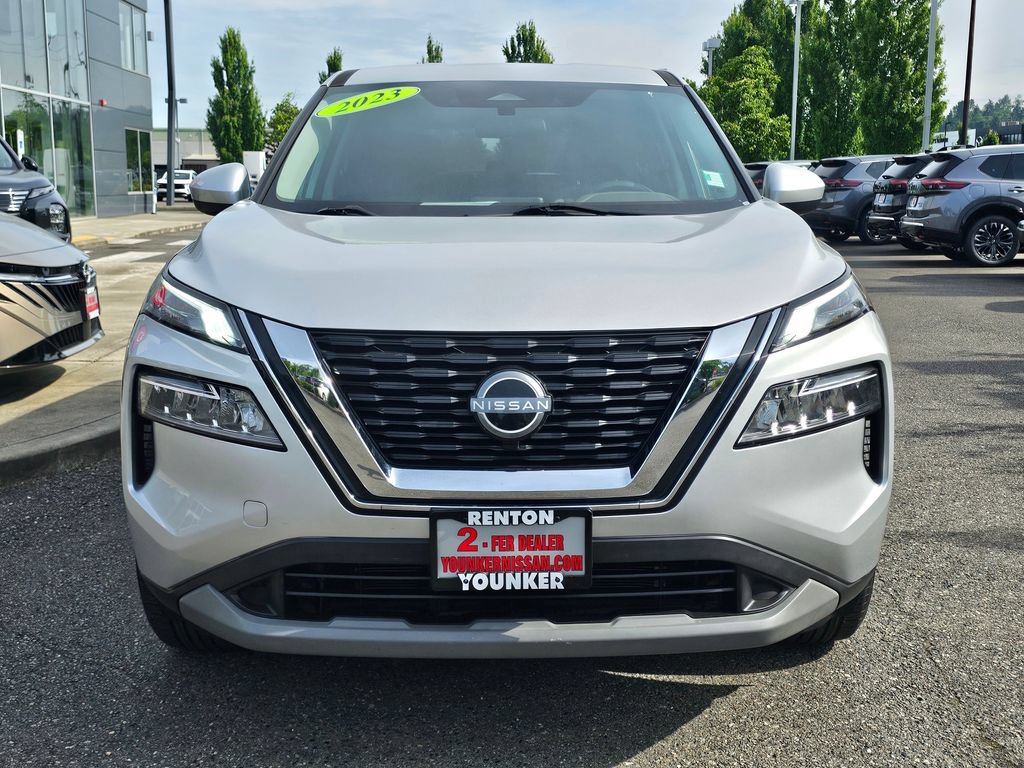Used 2023 Nissan Rogue SV AWD/4WD image 2