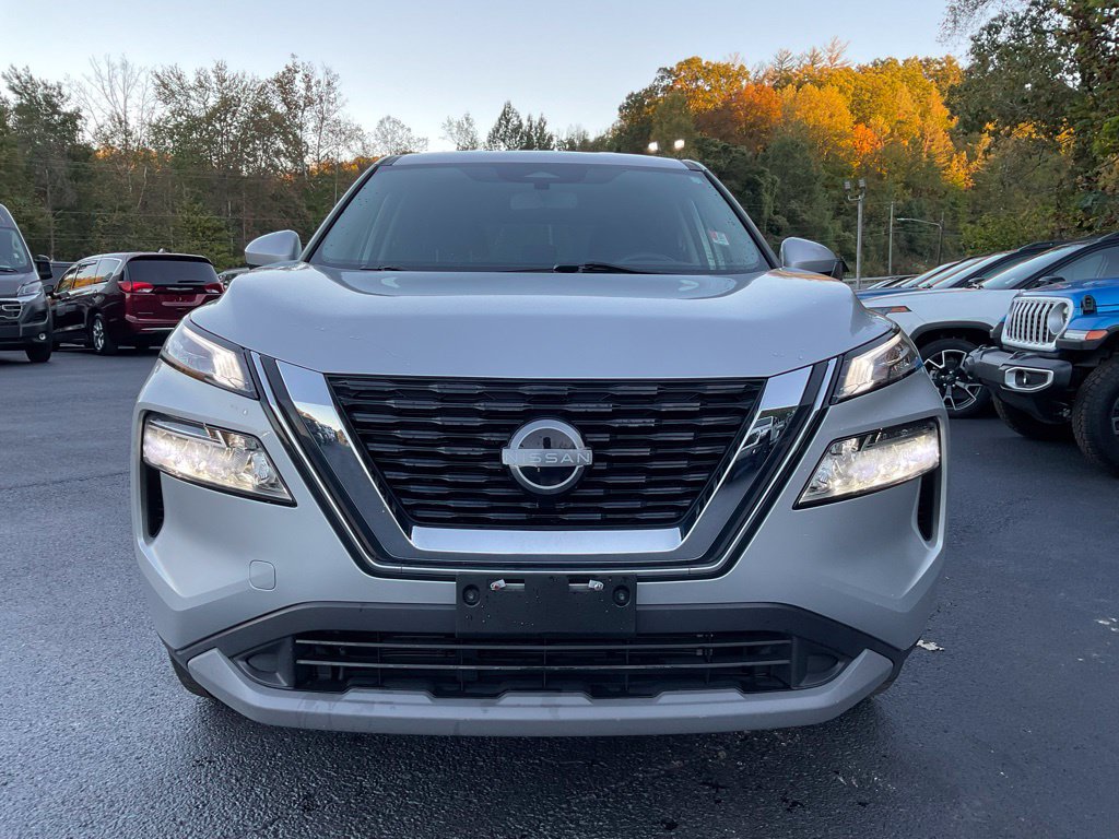 Used 2023 Nissan Rogue SV AWD/4WD image 2