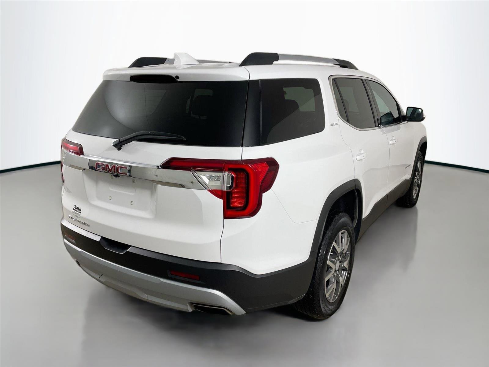 Used 2023 GMC Acadia SLE w/ Driver Convenience Package image 7