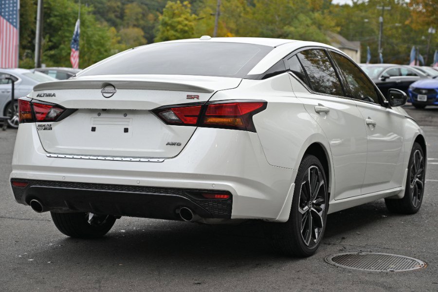 Used 2023 Nissan Altima 2.5 SR w/ SR Premium Package image 9