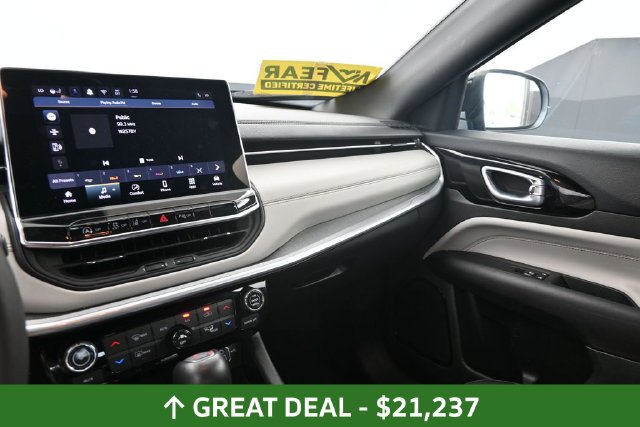 Used 2025 Jeep Compass Limited AWD/4WD image 23
