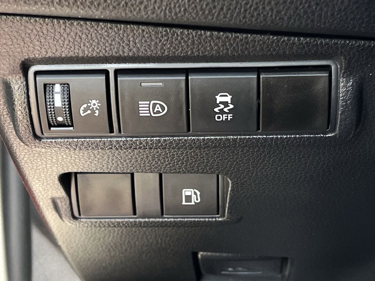 Used 2025 Toyota Corolla Cross AWD Hybrid image 20