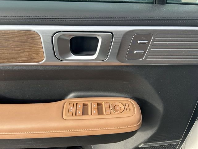 Used 2025 Hyundai Santa Fe Limited image 12