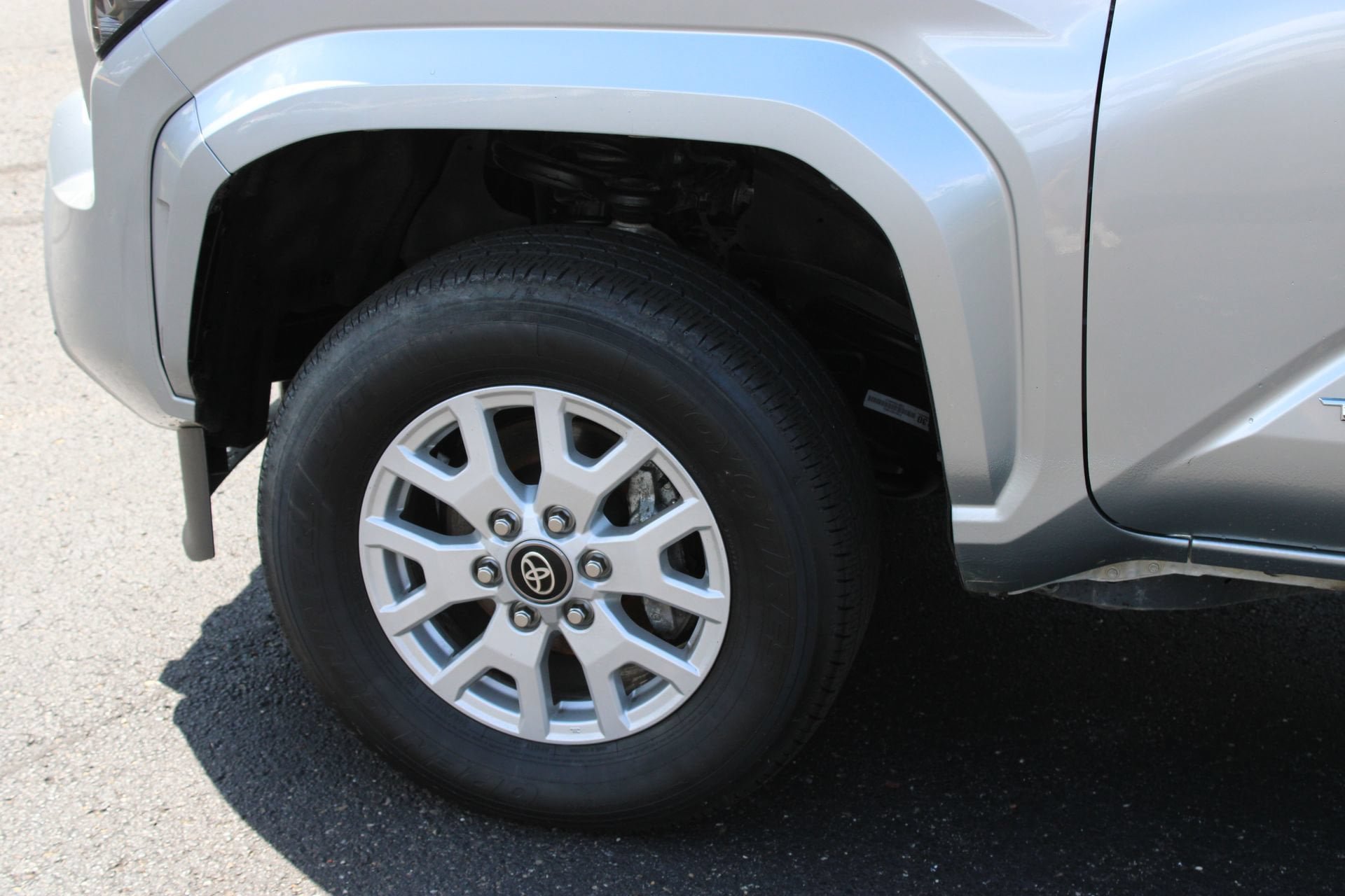 Used 2025 Toyota Tacoma SR5 AWD/4WD image 11