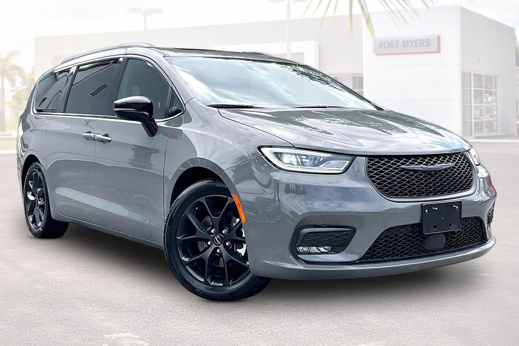 Used 2025 Chrysler Pacifica Limited FWD image 1