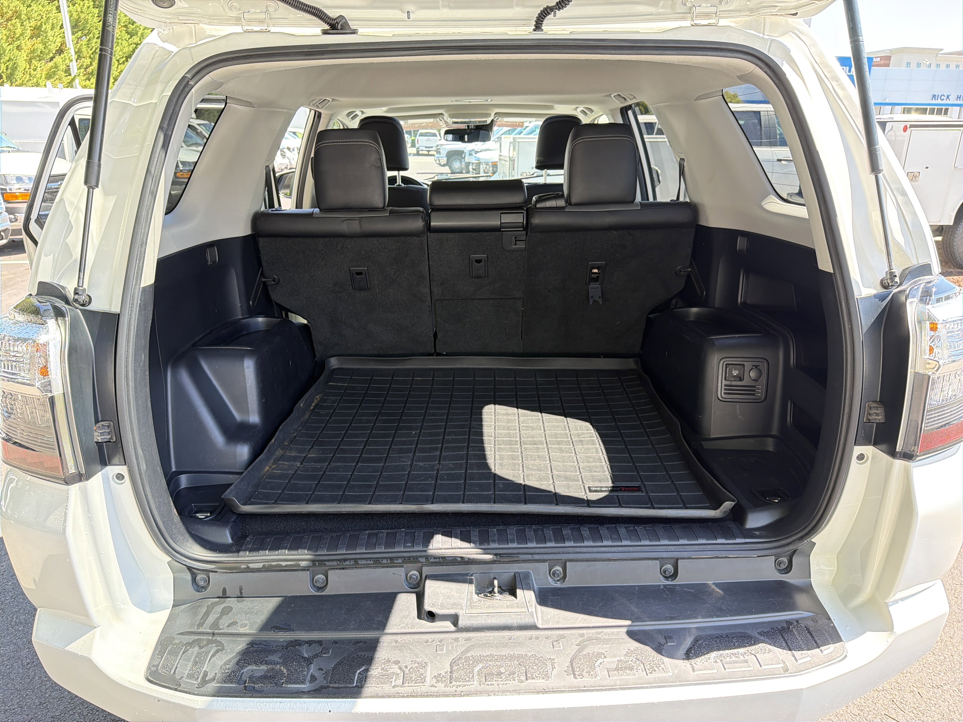 Used 2020 Toyota 4Runner SR5 Premium w/ Moonroof Package AWD/4WD image 32