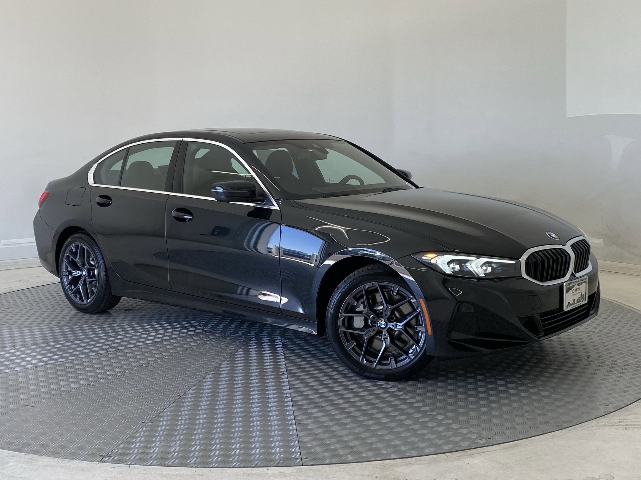 Used 2025 BMW 330i xDrive Sedan w/ Convenience Package image 6