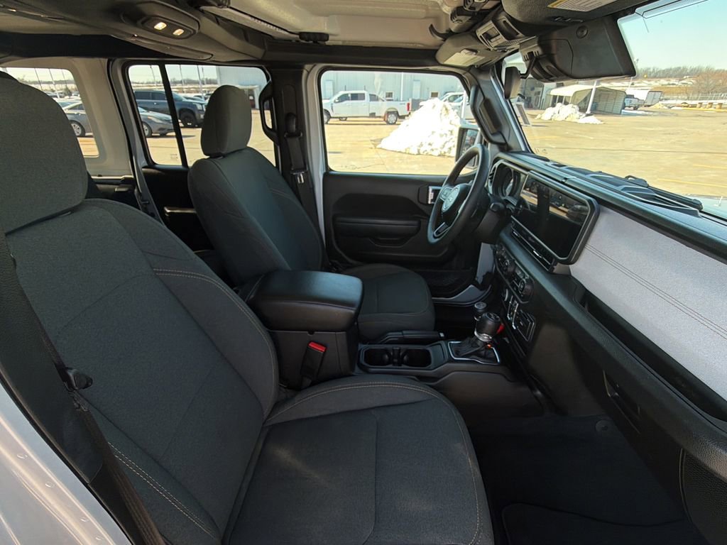 Used 2024 Jeep Wrangler Unlimited w/ Convenience Group AWD/4WD image 11