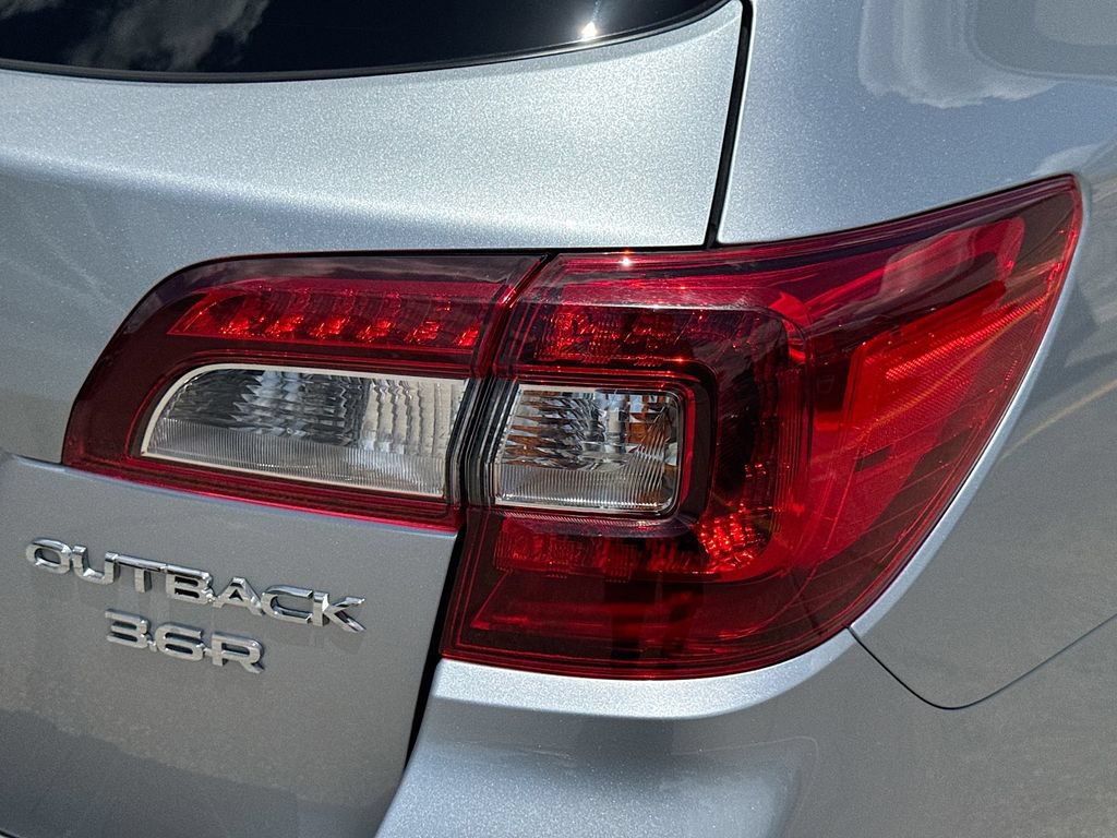 Used 2019 Subaru Outback 3.6R Limited w/ Popular Package #2 AWD/4WD image 35
