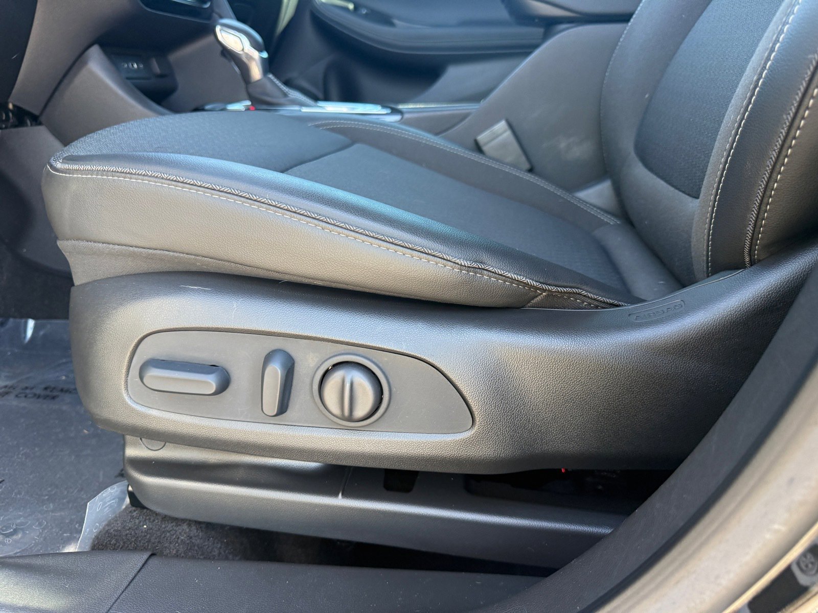 Used 2023 Buick Encore GX Select w/ Sport Touring Package image 10