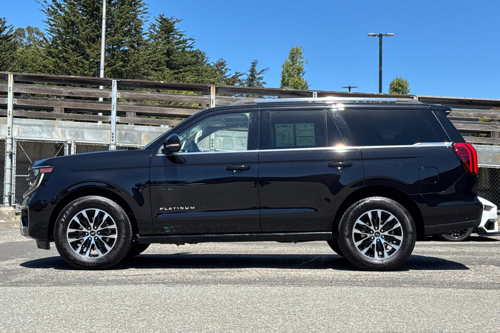 Certified 2025 Ford Expedition Platinum AWD/4WD image 10
