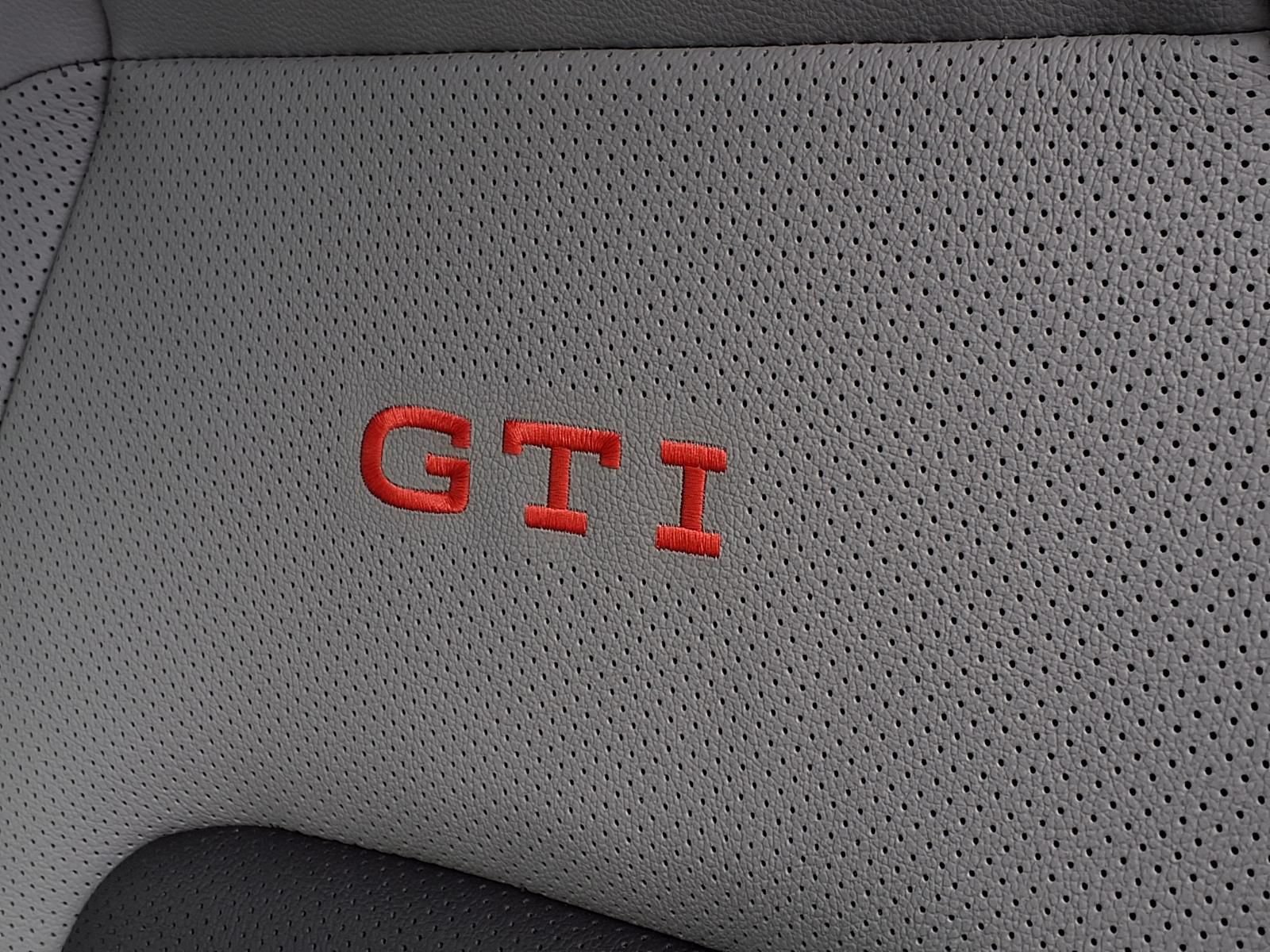 New 2026 Volkswagen GTI SE FWD image 18