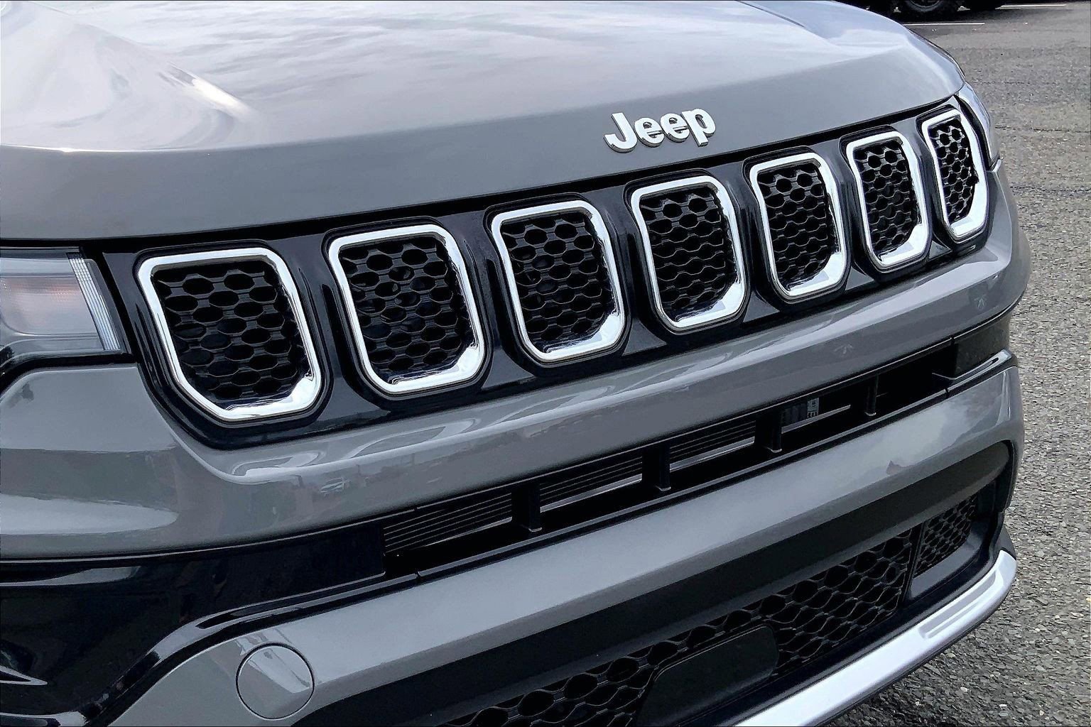 Certified 2024 Jeep Compass Limited image 29
