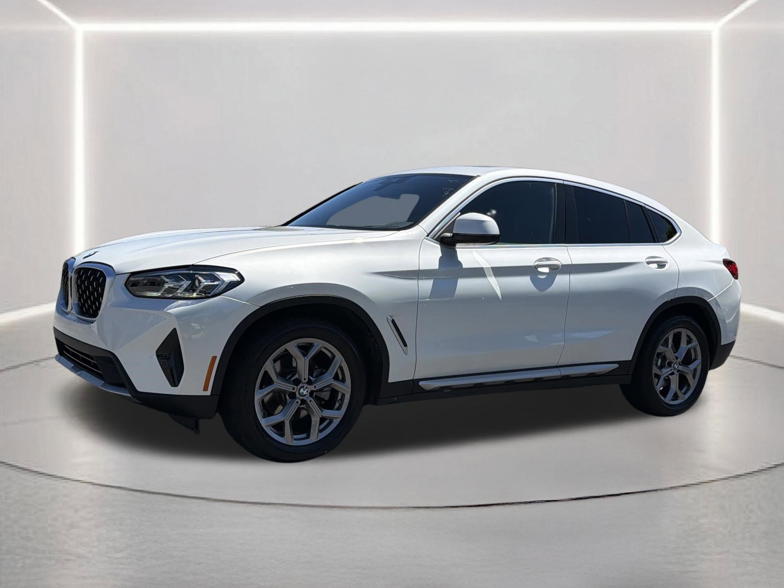 Used 2025 BMW X4 xDrive30i AWD/4WD image 23