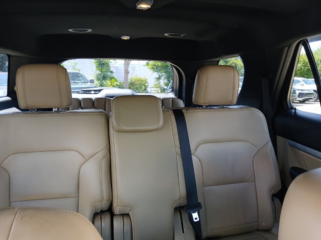 Used 2017 Ford Explorer XLT w/ Equipment Group 202A FWD image 27