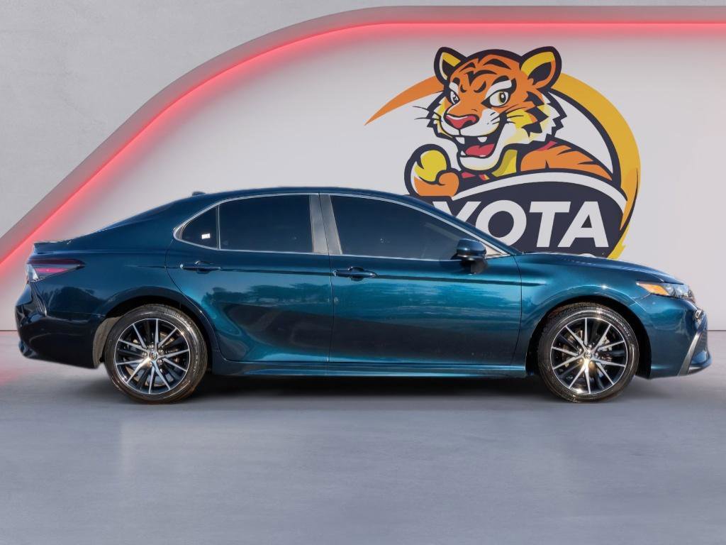 Used 2021 Toyota Camry SE image 4