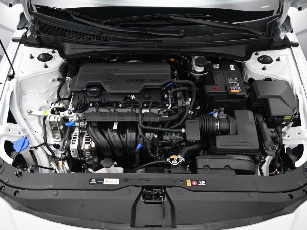 New 2025 Hyundai Elantra Limited image 35