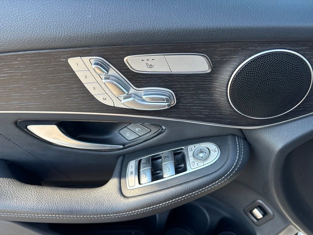 Used 2022 Mercedes-Benz GLC 300 4MATIC image 16