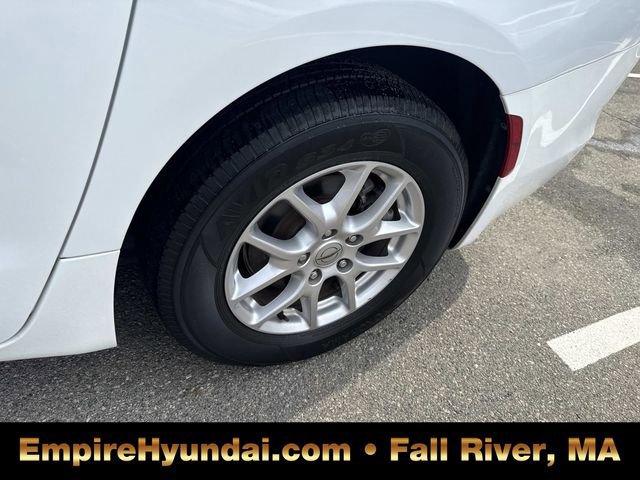 Used 2022 Chrysler Voyager LX image 12