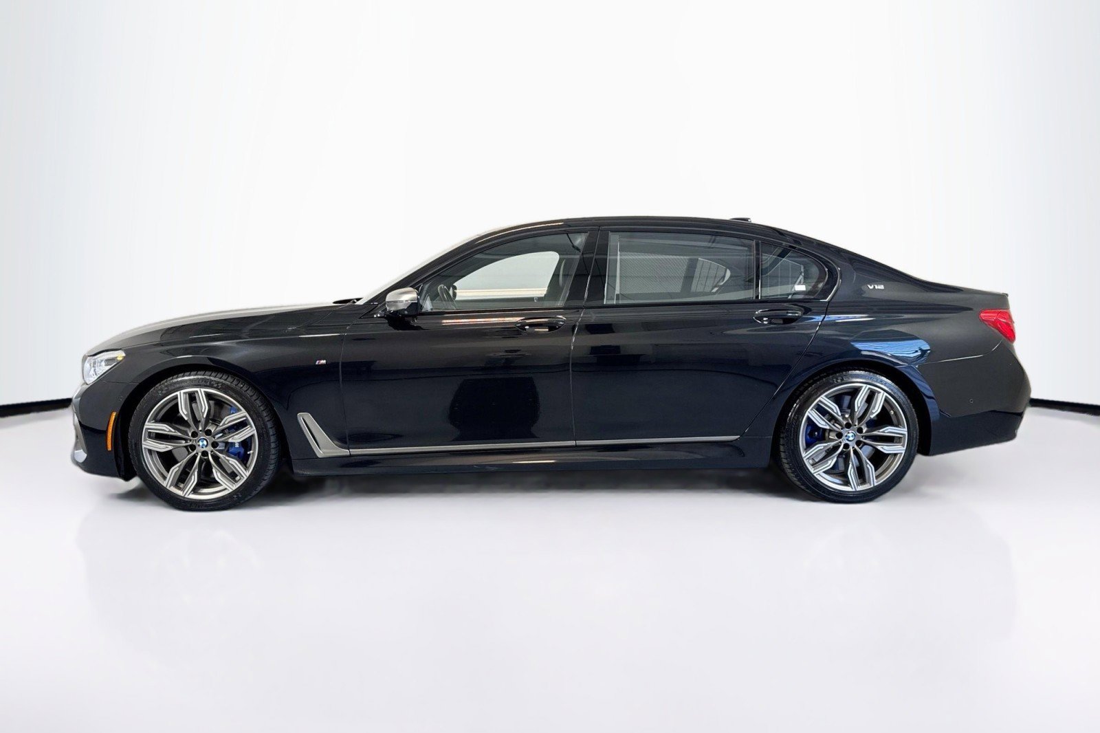 Used 2019 BMW M760i xDrive w/ Luxury Rear Seating Package image 8