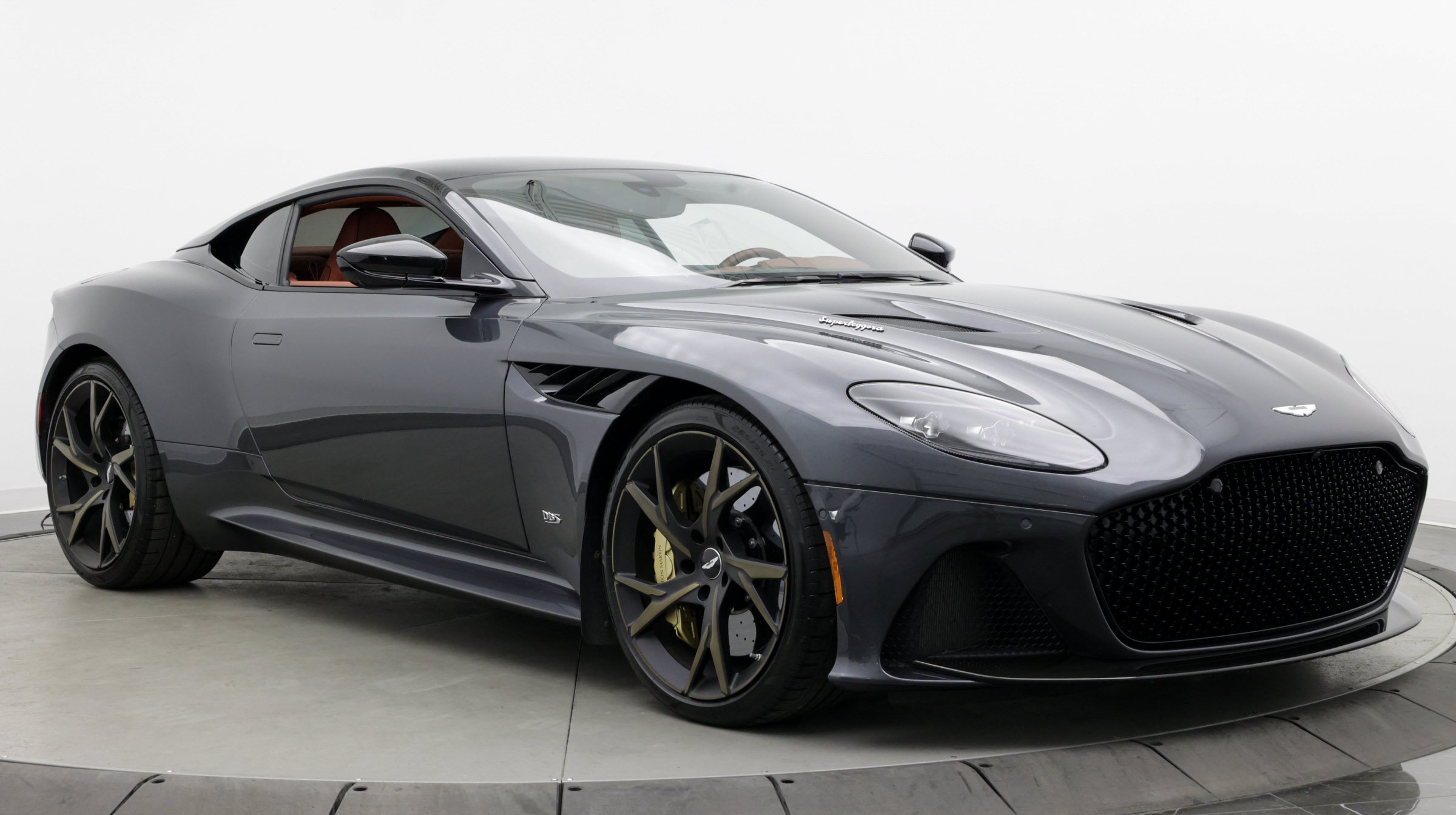 Used 2019 Aston Martin DBS Superleggera RWD image 3