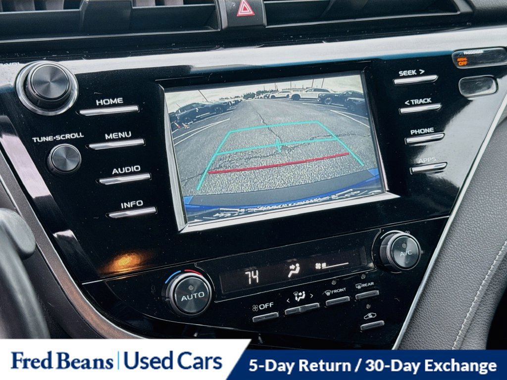 Used 2018 Toyota Camry SE FWD image 19