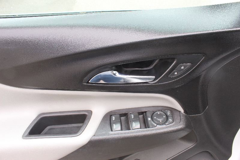 Used 2021 Chevrolet Equinox LT w/ Driver Convenience Package image 9