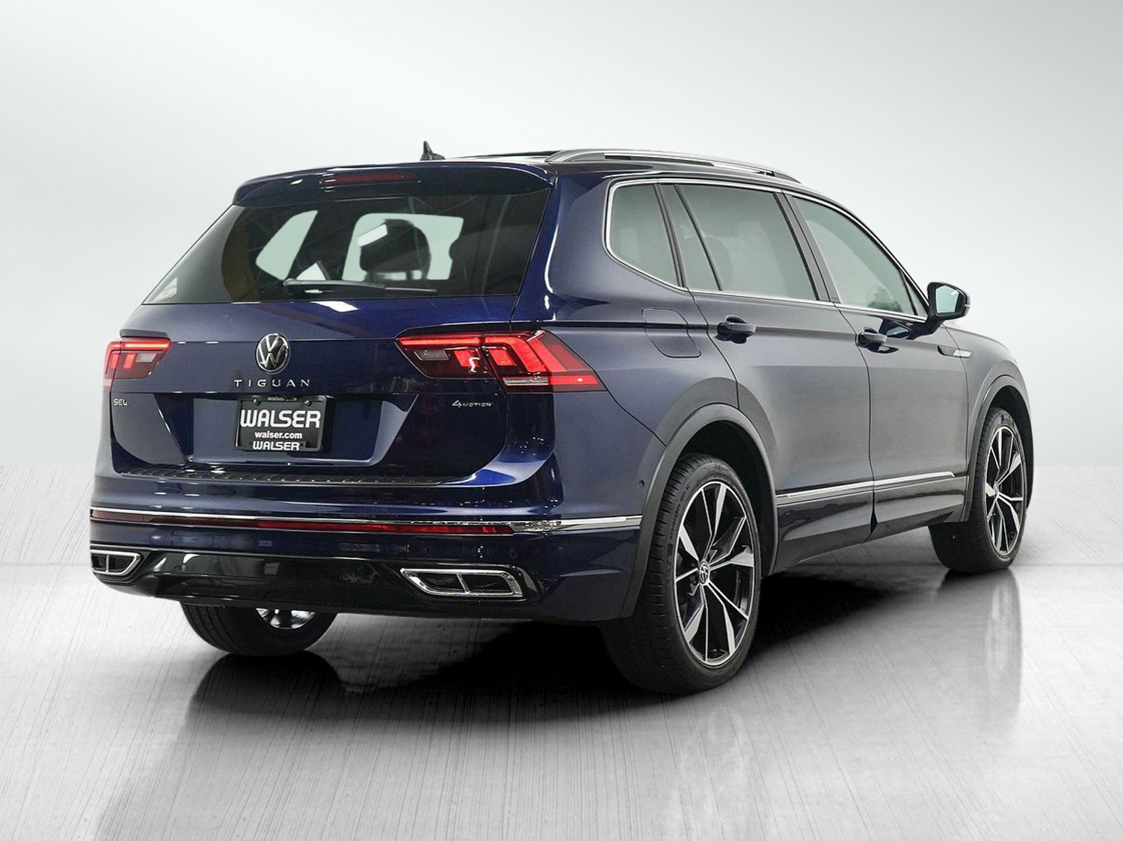 Used 2024 Volkswagen Tiguan SEL R-Line AWD/4WD image 5