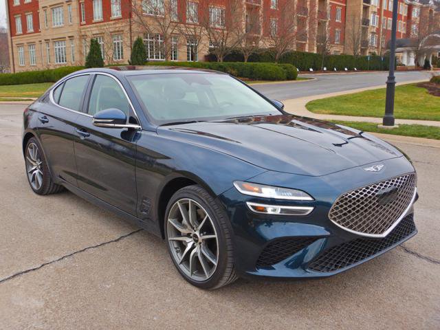 Used 2025 Genesis G70 2.5T image 3
