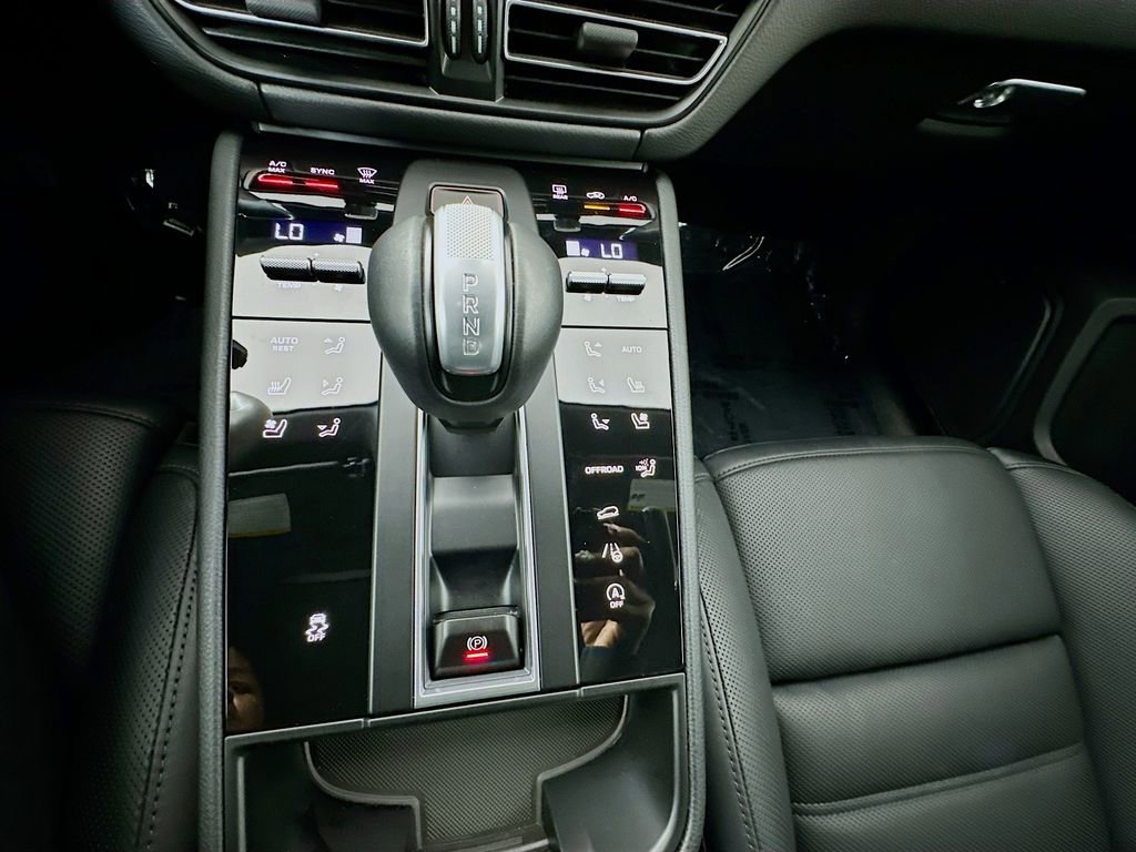 Certified 2026 Porsche Macan AWD/4WD image 19