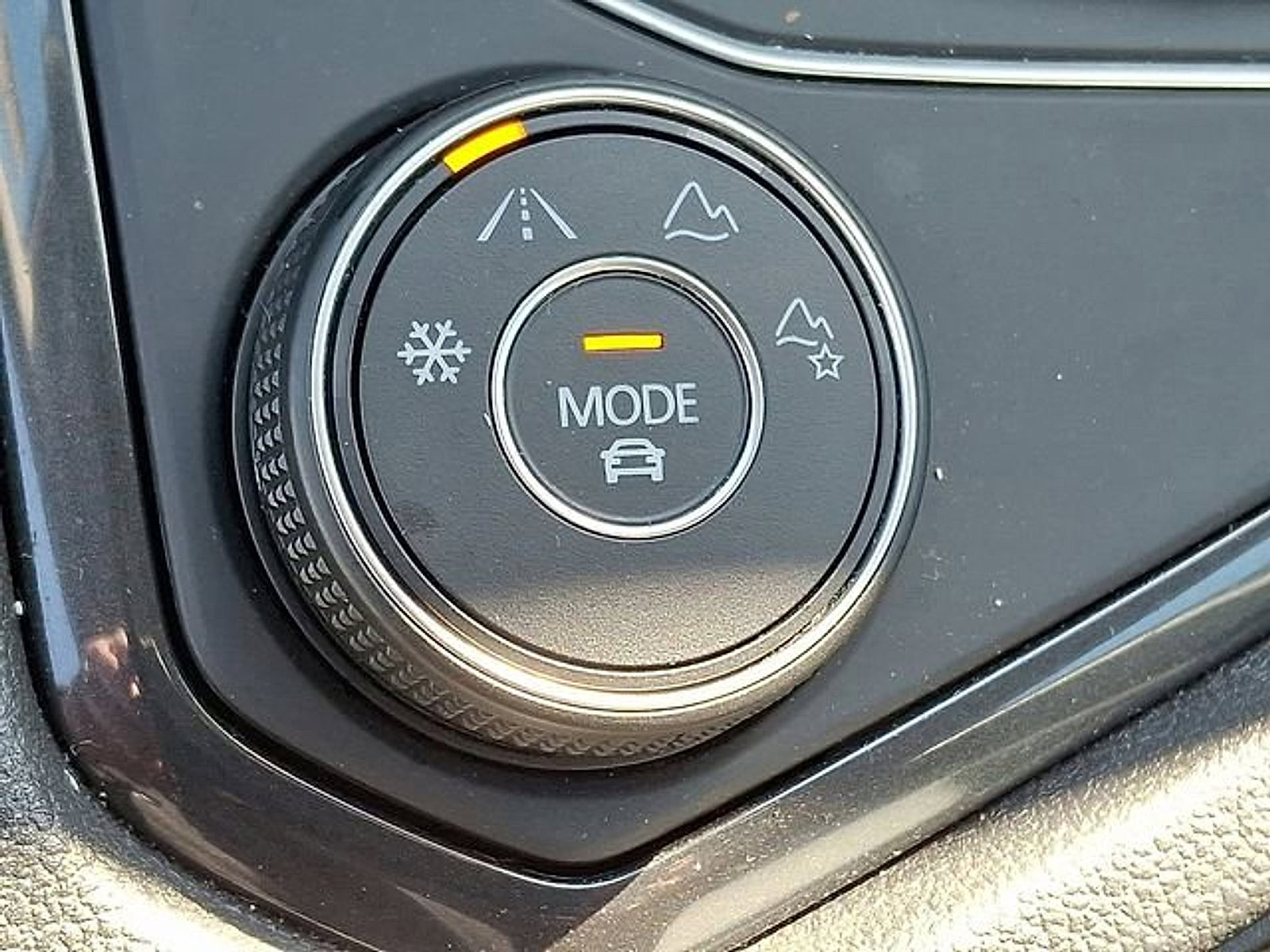 Used 2021 Volkswagen Tiguan SE w/ Panoramic Sunroof Package image 24