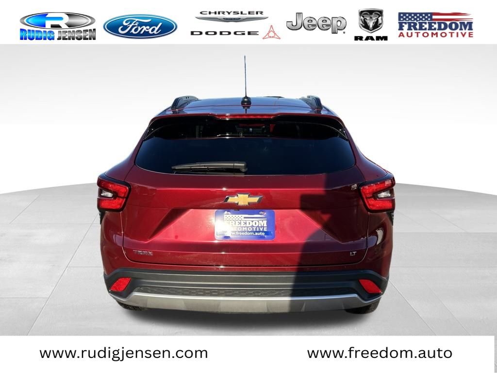 Used 2025 Chevrolet Trax LT image 7