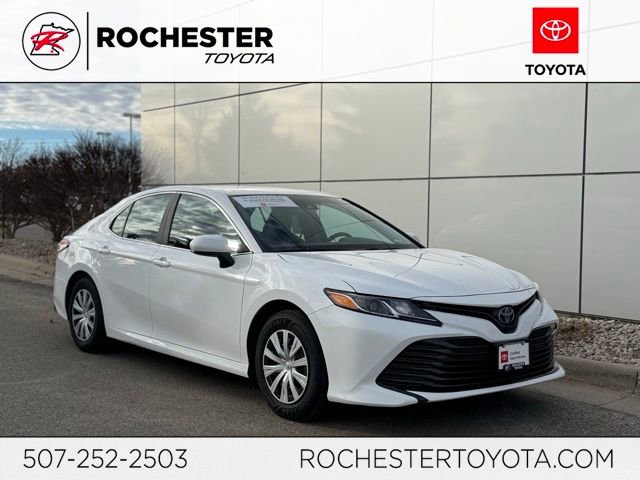 Used 2018 Toyota Camry LE image 1