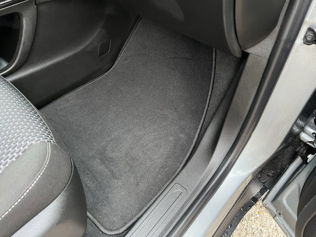 Used 2023 GMC Acadia SLE w/ Driver Convenience Package image 10