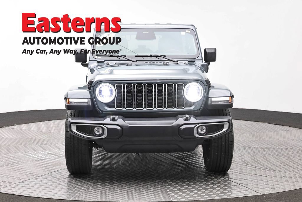 Used 2025 Jeep Wrangler Unlimited Sahara image 2