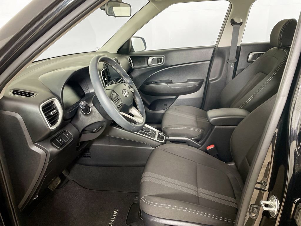 Used 2023 Hyundai Venue SEL image 14