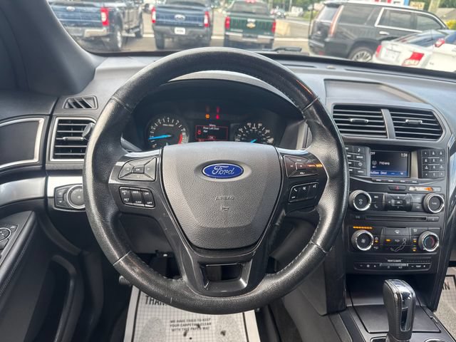 Used 2017 Ford Explorer XLT AWD/4WD image 14