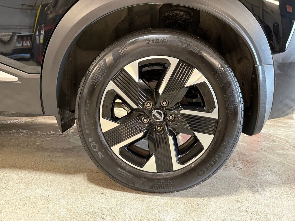 Used 2025 Nissan Kicks SV w/ Charging Package image 30