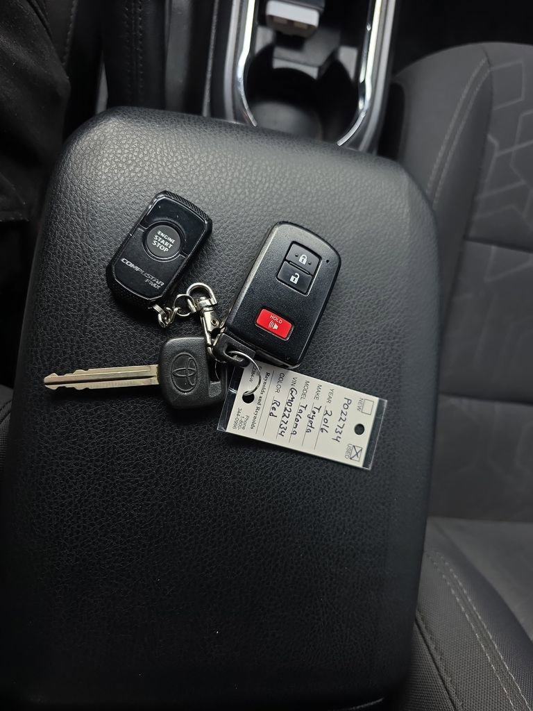 Used 2016 Toyota Tacoma TRD Sport AWD/4WD image 37