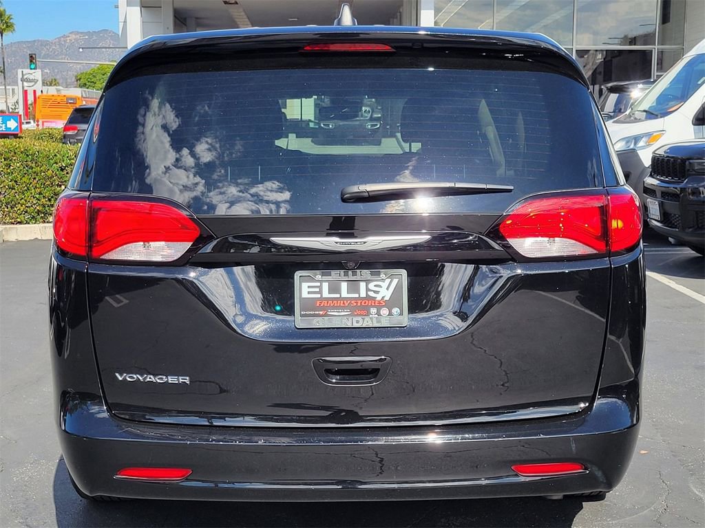 Used 2024 Chrysler Voyager LX image 22
