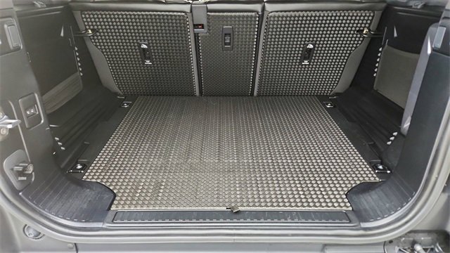 Used 2024 Land Rover Defender 110 S image 15