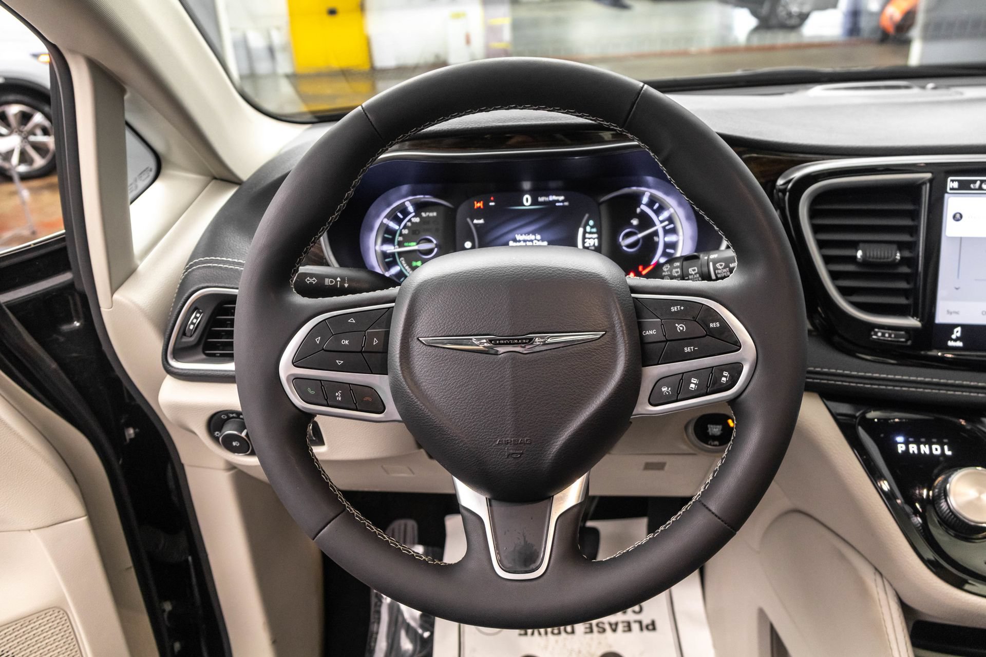 Used 2023 Chrysler Pacifica Limited FWD image 24