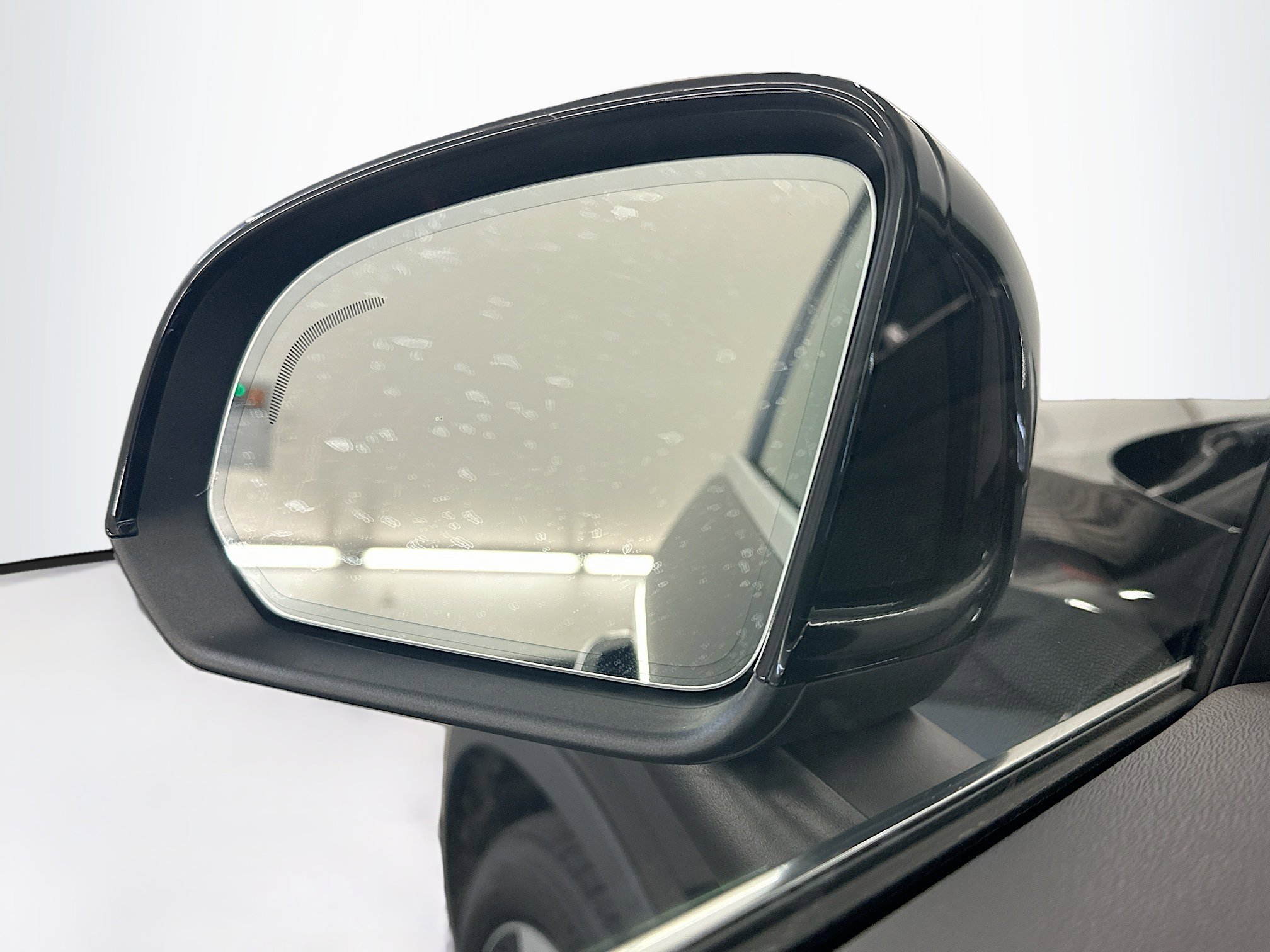 Used 2025 Volvo XC40 B5 Plus AWD/4WD image 16