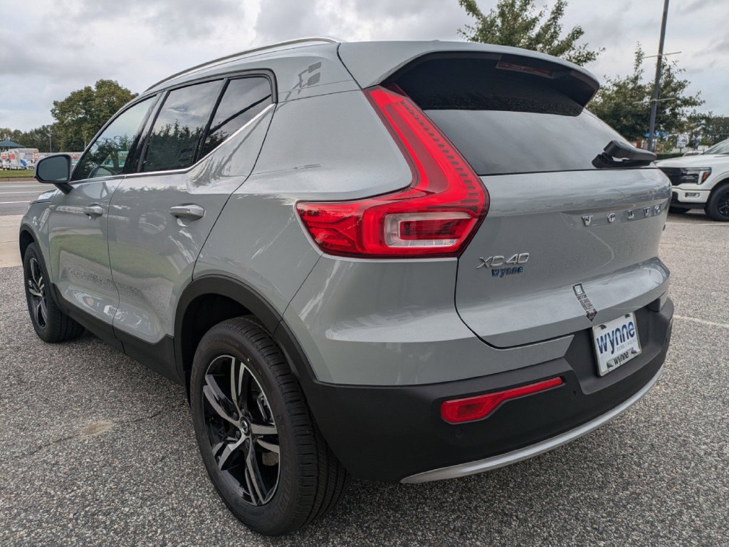 New 2025 Volvo XC40 B5 Core w/ Protection Package Premier AWD/4WD image 6