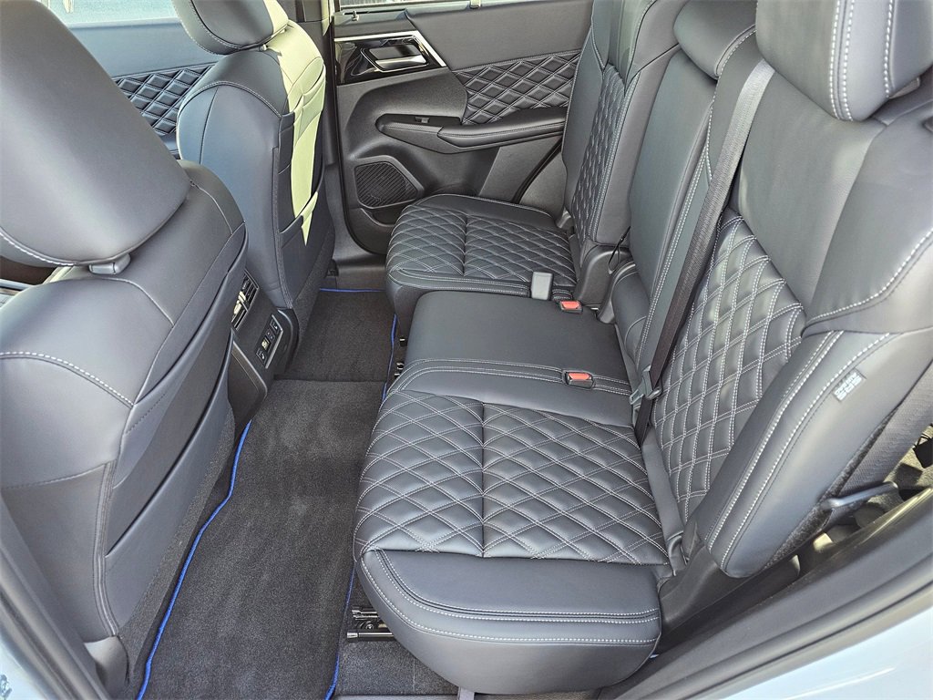 New 2025 Mitsubishi Outlander SEL image 5