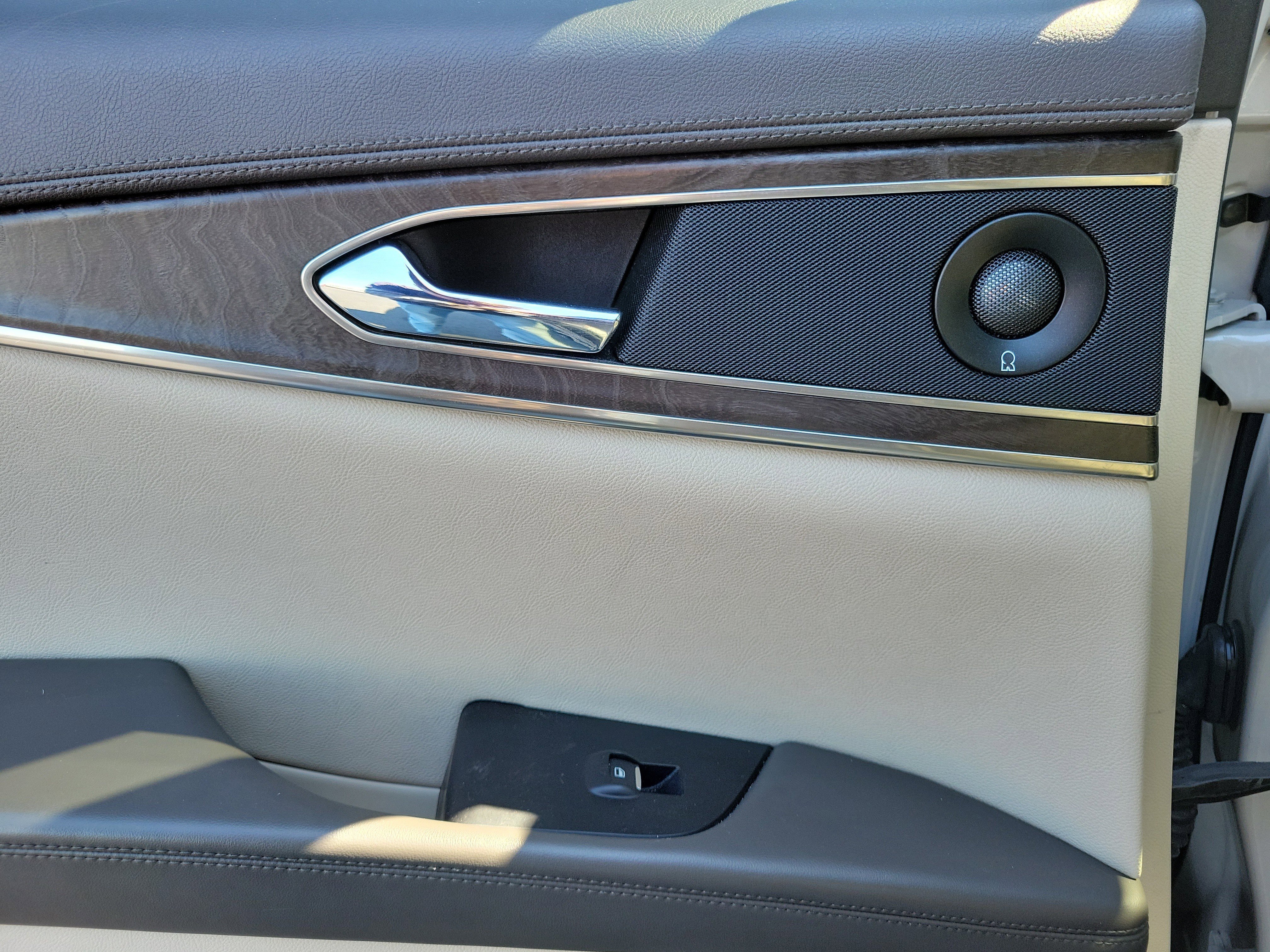 Used 2019 Lincoln Nautilus Reserve image 12