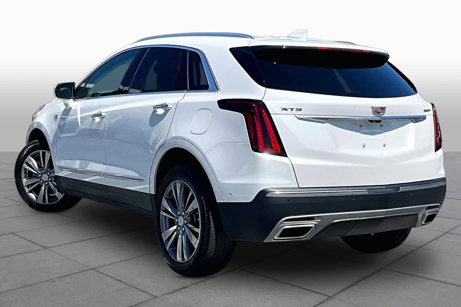 Used 2024 Cadillac XT5 Premium Luxury w/ Technology Package FWD image 12