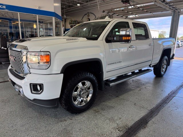 Used 2017 GMC Sierra 3500 Denali w/ Duramax Plus Package AWD/4WD image 4